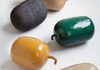 マリメッコのテキスタイルデザイナーとして活躍した石本藤雄氏の作品世界を紹介する展覧会が京都初開催