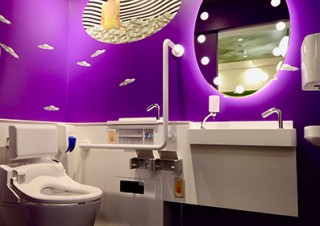 ラフォーレ原宿、とんだ林蘭氏による内装デザインで3Fのトイレをリニューアル