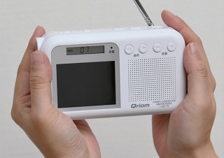 山善、手でハンドルを回して充電できるテレビ＋ラジオ「YTM-RTV200」を発売