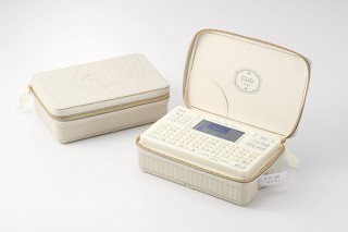 キングジム、コスメポーチのようなガーリーなラベルライター「テプラ」に新色クリームを追加