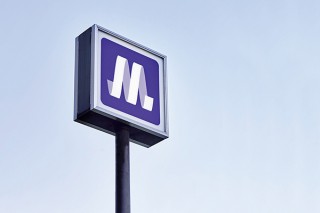 色部義昭氏による第21回亀倉雄策賞の受賞を記念した展覧会「目印と矢印」