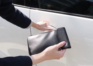 窃盗団が数分で車を盗む“リレーアタック”を防御するアイテム「電波遮断セキュリティーポーチ」発売