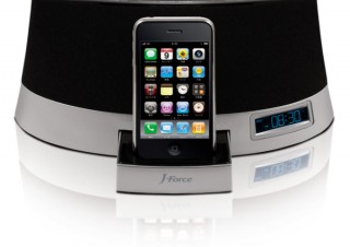 フォースメディア、FMチューナーを搭載したiPhone/iPod用2.1chスピーカー