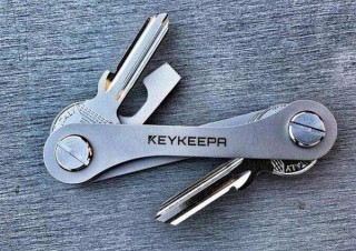 鍵を十徳ナイフのように美しくシンプルにまとめる「KEYKEEPA CLASSIC」