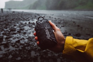 アールオーエヌ、21.5cmにたためるアドベンチャーバックパック発表