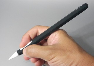 ダブルタップも間違えない、六角形の断面で転がらない第2世代Apple Pencil用カバー