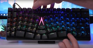 自然な角度で長時間タイピングできる、プロ向けメカニカルキーボード「X-BOWS」発売