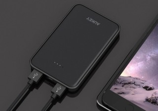 AUKEY、大容量10000mAhのモバイルバッテリーを20％オフの1,599円でセール中