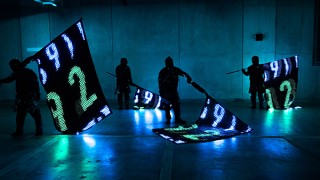 ディスプレイのような旗「LED VISION FLAG」を、クリエイティブカンパニーmplusplusが開発