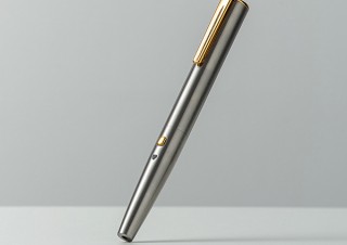 サンワサプライ、ステンレスと真鍮で重厚感があるグリーンレーザーポインター発売