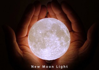 ヴィレヴァンオンラインストアで3D惑星ランプ「Moon Light」の取り扱いがスタート