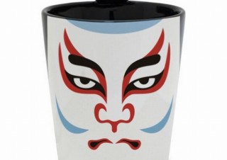 表情とちょんまげが取っ手になったデザインが強烈なインパクトの「歌舞伎ちょんマグ」