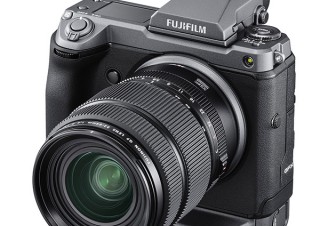 富士フイルム、有効約1億200万画素のミラーレスデジカメ「FUJIFILM GFX100」を発売