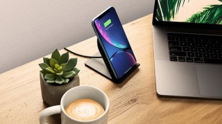 ベルキン、最大5WのQi対応ワイヤレス充電スタンドを発売