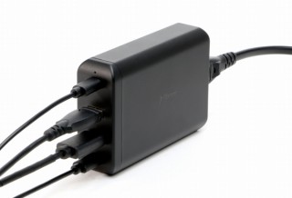 フォースメディア、最大合計出力90Wで4台同時充電が可能な急速充電器「世界双龍」発売