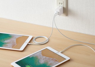 サンワサプライ、スマホやタブレットを2台同時に接続できる充電器「ACA-IP63W」を発売