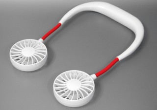 夏の新たな定番になるかも？ 首掛けで使えるハンズフリー扇風機が超便利！