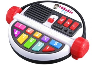 バンダイ、動画再生回数100億オーバーのHIKAKINになりきれる「HIKAKIN BOX」を発売