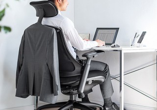 サンワサプライ、ハンガー付き多機能ロッキングメッシュチェアを発売