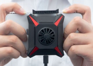 結露するほど強力にスマホを冷やしてくれるペルチェ素子使用「モバイルペルチェクーラー」