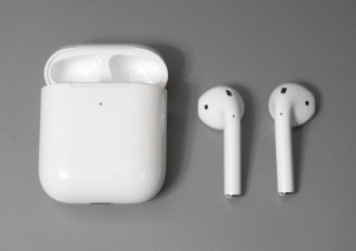 遅ればせながら新型「AirPods」を体験。ほかの完全ワイヤレスイヤホンとはどこが違う？