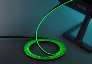 地味だったケーブルをあえて目立たせる、7色のイルミネーションをまとった「HDMIケーブル」発売