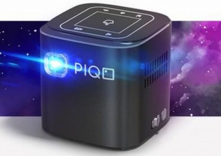 210gで手のひらサイズ、さらにフルHD240インチの映像出力可能な「モバイルプロジェクター」