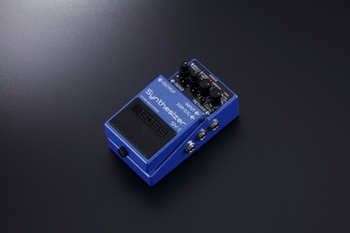 ローランド、ギターやベースで本格的なシンセサイザー音を出せるエフェクター「SY-1」を発表
