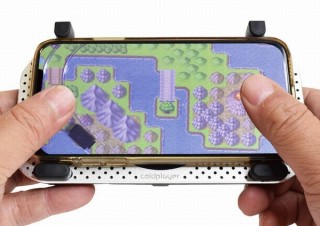 手に汗握るスマホゲームでも滑らないしかも冷やせる「両面スマクール」サンコーから
