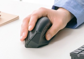 サンワサプライ、人間工学に基づく形で手首への負担が少ないマウス「MA-ERGBT15」を発売