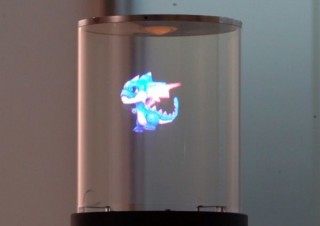 ソニー、360度映像表示が可能な「円筒透明スクリーンディスプレイ」を開発展示