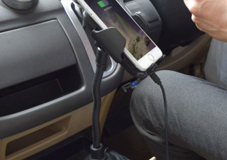サンコー、ドリンクホルダーに内側から固定できるスマホ車載ホルダーを発売