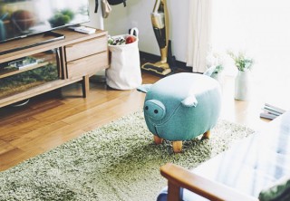ヴィレヴァン、オットマンにもイスにもなる「ぶたさんのスツール」発売