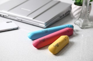 DISCOVER、ポップなデザインの小型モバイルバッテリー「カラフルバンク」発売
