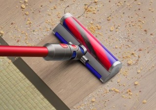 ダイソン、日本の狭い住宅に適した40％小型・軽量化の「コードレスクリーナー」発売