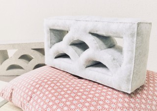 ヴィレヴァン、透かしブロックの実物サイズぬいぐるみを発売