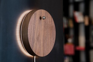 THT、浮遊するクロム球で時刻を示す時計STORYを発売