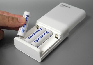 究極の防災グッズ？eneloop充電、モバイルバッテリー、懐中電灯としても使えるマルチ充電器 ～Panasonic「BQ-CC87L」～