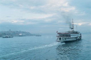 広告写真の第一線で活躍しながら写真作家としても高く評価される上田義彦氏の写真展「風景の記憶」