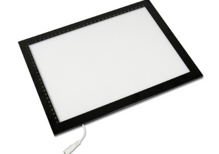 上海問屋、税抜2480円のA4対応トレース台「DN-915905」を発売