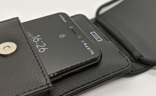 入れるだけで充電できるワイヤレスモバイルバッテリー付きスマホポーチが発売