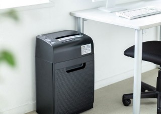 サンワサプライ、A4用紙を150枚連続で細断できる自動給紙のシュレッダー「PSD-MAF150」を発売