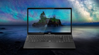 富士通、15.6型の有機ELディスプレイを搭載したノートPCを発売