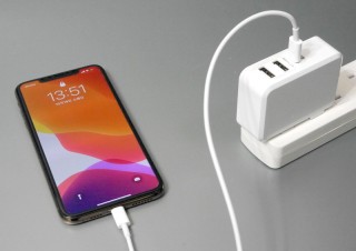 最大45WのUSB PDにも対応、出張や旅行で大活躍の3ポートUSBアダプタ