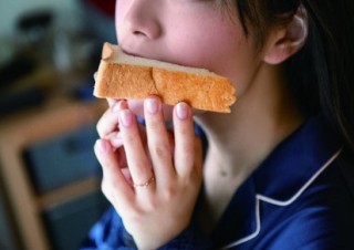 食べ物や飲み物を“もぐもぐすること”をテーマとした写真展「もぐもぐ展」