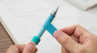 ゼブラ、触り心地を自分仕様にできるシャープペン「マイティグリップ」を発売