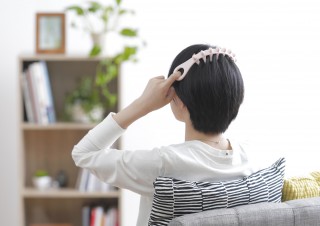 頭のコリをほぐして気分リフレッシュ。“揉む・流す・押す”「頭スッキリーナ ヘッドスパ」新発売