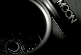 Gloture、AR技術で底に月面が浮かぶマグカップMOON AR MUGを発売