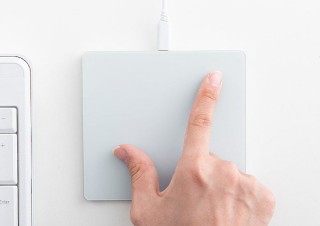 サンワダイレクト、13種類のジェスチャー操作が可能なUSBタッチパッド「400-MA128」を発売