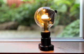 WORLDBAREN、傘を動かして光を調整する照明Move Me Lightを発売
